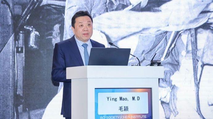 毛颖教授分享脑机接口植入手术。